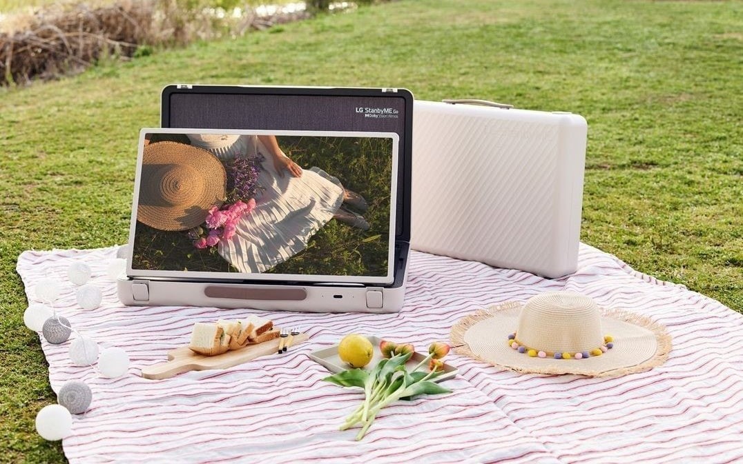 LG StanbyME Go Picnic